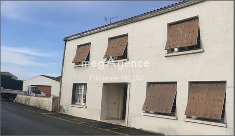 Located in Saint-Pierre-La-Noue (17700) 8 km from Surgères and its TGV/TER train station connecting La Rochelle in 18 min and Paris in 2h30, 20 min from Rochefort, 30 min from the Ocean, this property benefits from a peaceful and family environment, ...