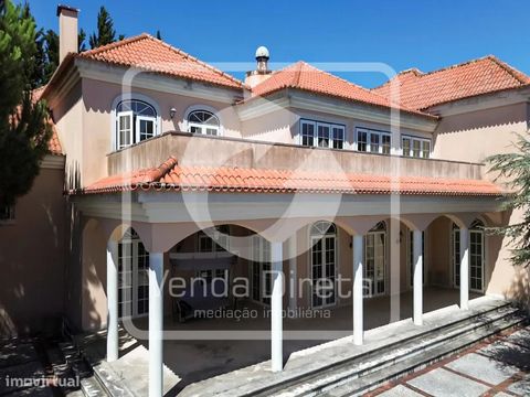 Luxury property with incredible potential in a prime location next to the Belas golf course This property with 10,450m² of land, with a villa of 900m² (floor area) in classic style, offers incredible potential to become your dream home. It has large ...