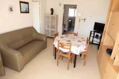 This comfortable 55 m² two-bedroom apartment is the perfect retreat for up to 4 guests. It features a 140 cm double bed in the master bedroom and two 90 cm single beds in the second bedroom, along with a children's chair for added convenience. The ap...