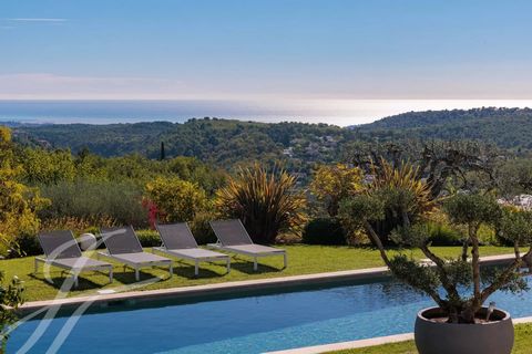 BACK ON THE MARKET Ideally located in one of Vence's most sought-after neighborhoods, this superb Provençal Chic property offers panoramic views of the sea and hills, and is nestled in greenery and absolute calm. It boasts a magnificent 3,000 sq.m la...