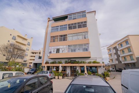 NE MANQUEZ PAS CETTE GRANDE OPPORTUNITÉ ! SPACIEUX APPARTEMENT 2 CHAMBRES AVEC GRAND BALCON FERMÉ DANS SALLE DE PRIX ET GARDE-MANGER, AVEC BEAUCOUP DE LUMIÈRE NATURELLE TRÈS BIEN SITUÉ À PROXIMITÉ DE TOUTES COMMODITÉS ET SERVICES ET À DEUX PAS DES PL...