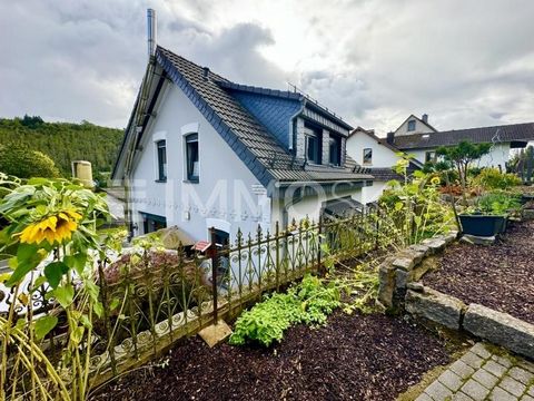 This modernized single-family house was completely renovated in 2016 and offers the highest living comfort on 100 sqm of living space and 460 sqm of land. Built in solid solid construction with a natural stone base, it is heated by infrared heating o...