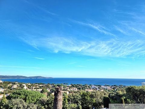 CAVALAIRE LES PARCS DE CAVALAIRE - Beautiful traditional SOUTH FACING villa to renovate built on land of 1180m2 with BUILDING PERMIT DEPOSIT PROJECT RIGHT 235 M2, for the RDJ 03 bedrooms and its outbuildings with baths and showers. Upstairs called gr...