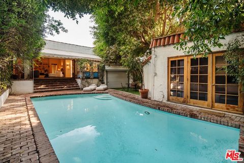 Welcome to 939 N Wetherly Drive, a haven of tranquility in the heart of West Hollywood's enchanting Norma Triangle, where a sun-kissed classic California Spanish home invites you into a world of seamless indoor-outdoor living. This exquisite retreat ...