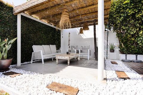 Die Villa in Marbella verfügt über 3 Schlafzimmer und bietet Platz für 6 Personen. Unterkunft von 195 m², geschmackvoll eingerichtet und geräumig. Die Unterkunft befindet sich 100 m vom Restaurant, 200 m vom Sandstrand, 300 m vom Supermarkt, 2 km vom...