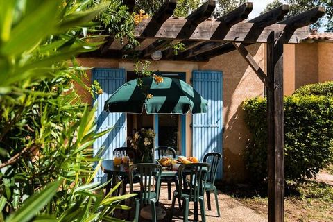 100m from the village of Gaujac, a small Provençal village full of charm and authenticity, the Résidence Les Mazets de Gaujac*** welcomes you in a wooded and flowery park. It is made up of 56 small farmhouses nestled on the hillside. After a day disc...