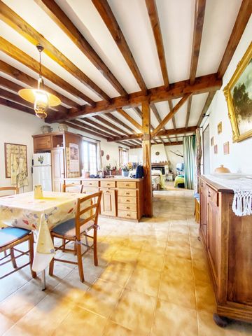 Located in the charming town of Brassac (81260), this villa-type house offers a peaceful living environment in the countryside. Ideally located near a school, a college, and a nursery, it seduces with its South-West exposure, offering sunny moments i...