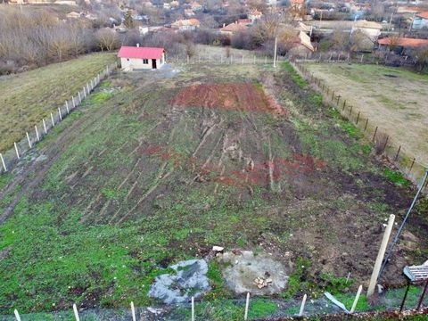 IMOTI 'NASTEV' offers for sale a small stone house in the village of Varbak, only 15 minutes from the town of Shumen. The house has a size of 40sq.m., consisting of a bathroom, a kitchen with a living room. The yard is large (2414sq.m.), flat, with a...