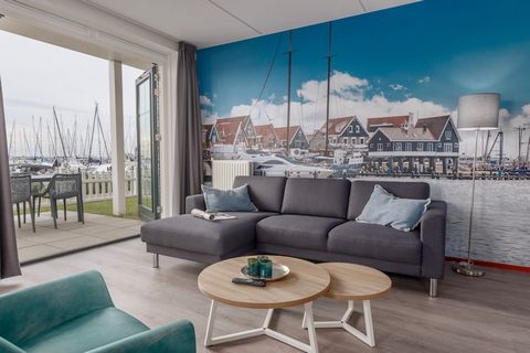 Deze gerestylede woning ligt op Marinapark Volendam. De woning is gelijkvloers en ligt op de begane grond. Er is een woonkamer met smart-TV en een open keuken met onder andere een afwasmachine en magnetron. Er is tevens een apart toilet. U beschikt o...