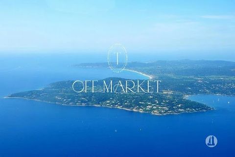 Exclusive waterfront property in Saint-Tropez's most prestigious private estate. Confidential sale for this exceptional property Information on the risks to which this property is exposed is available on the website ...