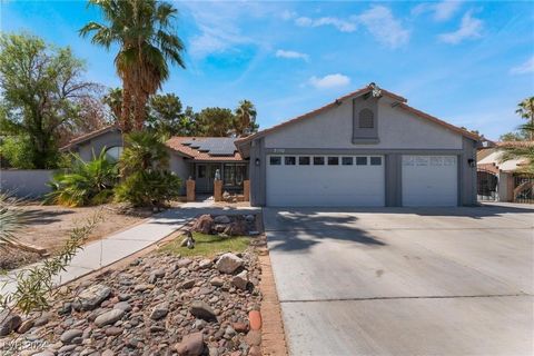 AMAZING OPPORTUNITY IN THE OUTSKIRTS OF HENDERSON, GREAT PROPERTY WITH LOTS OF POTENTIAL, EXCELLENT CURB APPEAL, RV PARKING ON THE RIGHT SIDE OF THE PROPERTY, ENTER THE HOME WITH OPEN FLOOR PLAN, SLATE TILE THROUGH OUT HOME, RECENTLY PAINTED FROM INT...