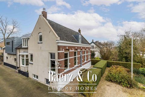 A dream house! This charming detached house from 1900 consisting of a front and rear house is located in a historic and rural location with access bridge, on a generous plot of almost 1,000 m² of private land and offers plenty of parking space. The b...