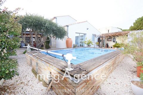 In the dynamic city of Béziers, close to beaches, transport, schools, health centers and a large shopping center in the popular district of Montimaran, this fully renovated villa offers you: On the ground floor: - A garage of 82 m2 with its workshop ...