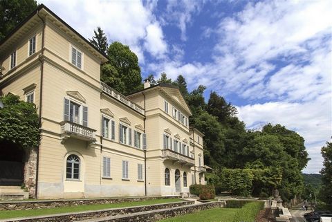 In the town of Orta facing the lake from which it takes the name,inside of the historical and elegant Villa Natta, attic on the third floor. The whole villa has been carefully restored, the apartment is an unfinish open space and has to be completed ...