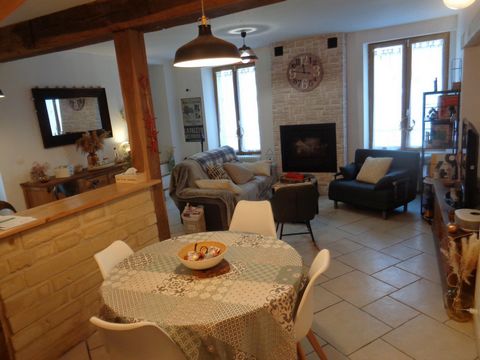 Isabelle BEDOUCHA, an independent member of the SAFTI Immobilier network, is pleased to present this beautifully maintained house in the centre of Magny-en-Vexin. Ground floor: laundry room, entrance hall, living/dining room with fireplace, fitted an...