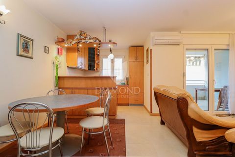 Location: Istarska županija, Umag, Savudrija. Opportunity! Istria, Savudrija, Umag Just 650 m from the sea and beautiful beaches, in a quiet location, is this exceptional apartment with a shared swimming pool! The apartment is located on the 1st floo...