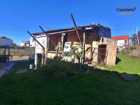 Charmantes Steinhaus mit mehr als 90 m² für den Wiederaufbau, mit traditionellen Merkmalen der portugiesischen Architektur. Es befindet sich in einem ruhigen Dorf am Rande des Dorfes Pedrogão Grande. Es verfügt bereits über eine Infrastruktur für Was...