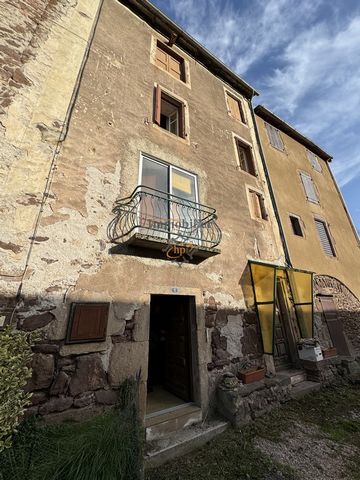 Camares, quiet, for sale, house with garage and land. 68 m2 of living space to renovate, living room 24 m2, three bedrooms, shower room, attic 21 m2 convertible, vaulted cellar... bright, South-West exposure... Nearby garage 20 m2 and shed 20 m2 on 2...