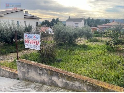 Urban plot of about 480 m2. in the Urb. Priorat de la Bisbal, to build a house to his liking with a ground floor, plus a high floor. In addition, a garage or a swimming pool can be built. We have the Urban Building Regulations, request information wi...