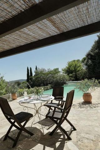 Prix :820 000 euros Honoraires : 3,67% ttc inclus charge acquéreur, soit 791 000 hors honoraires HÉRAULT 34150 à LA BOISSIERE venez découvrir cette belle maison d' environ 250 m² composée de 6 chambres ( 6 studios) sur un grand terrain paysagé de 250...