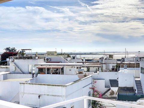 Charme Authentique au Cœur d'Olhão: Maison Rénovée avec Vue Mer Découvrez cette magnifique maison, située au cœur de la zone historique d'Olhão, une véritable perle rare pour les amoureux de l'Algarve authentique. Entièrement rénovée avec goût et res...