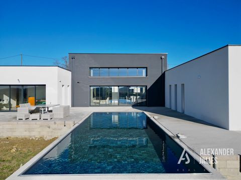 Ideally located just a few minutes from the charming bastide town of Eymet, with its shops, restaurants and lively bars, and only 30 minutes from Bergerac International Airport, this contemporary house built in 2023 offers an exceptional living envir...