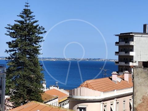 Encantador apartamento de 2 dormitorios, totalmente reformado y amueblado, con balcón abierto y vista al río, ubicado en un edificio con dos frentes, objetivo de obras de recuperación total. La propiedad se distribuye de la siguiente manera: - Cocina...