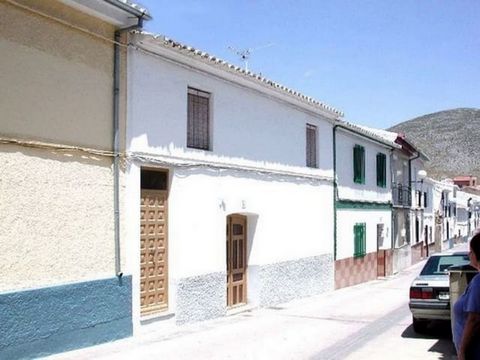 Stadthaus Teba im Landesinneren von Malaga 5 Schlafzimmer 3 Badezimmer Gebaut 161 m² Terrasse 45 m² GartenGrundstück 138 m² Liegt in der antiken Stadt Teba mit ihrer fantastischen Sternenburg die einen Blick auf die Seenlandschaft von Málaga bietet D...