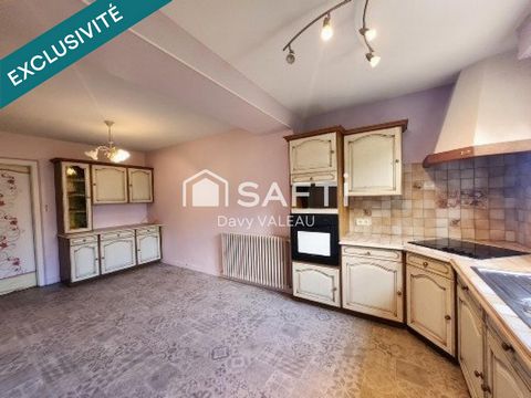 Right in the center of La Meilleraie Tillay, very close to the school and amenities. Come and discover this old town house full of charm and history. It has a beautiful living room offering different layout possibilities. A fitted kitchen overlooking...