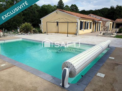 10 minutes from Bergerac, you will find this house of 170 M² of living space on enclosed grounds of 2900 M², with swimming pool and large terrace and its 70 M² garage-workshop. The house welcomes you in a large living room of 60 M², with open kitchen...