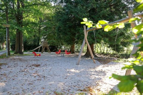 Dit appartement bevindt zich in een 16e-eeuws kasteel dat is gelegen aan de rivier de Amblève, midden in de natuur, maar toch dicht bij het centrum van Aywaille (500 m). Het fijne verblijf in Domaine Château de Dieupart heeft 2 slaapkamers en biedt r...