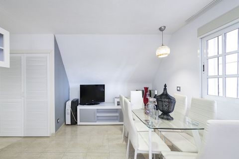 El apartament en Torremolinos posseeix 1 dormitori(s) i capacitat per a 4 persones. Allotjament de 34 m² confortable i ampli. Es troba a 50 m del restaurant, 300 m del supermercat 