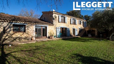 A34343FT83 - Discover this exceptional 250 m² stone farmhouse, steeped in history and offering an authentic experience. On arrival, you'll be seduced by the vast living room of over 120 m², with its beautiful stone floor and majestic vaulted ceilings...