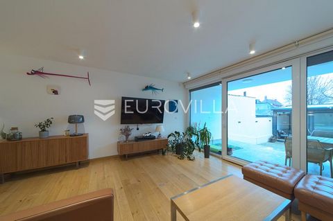 Osijek, Bosutsko Naselje – Four-Bedroom Apartment on the Ground Floor of a Modern Villa with a Yard and Social Room. RENT – An attractive four-bedroom apartment on the ground floor of a modern urban villa, located in a quiet part of Bosutsko Naselje....