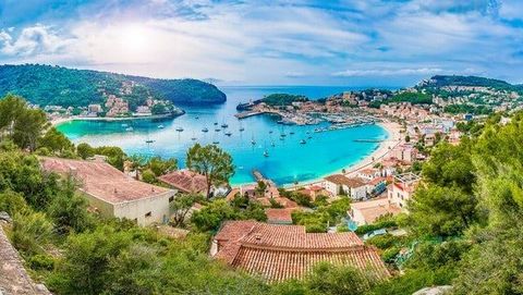 ~ Un'affascinante casa di campagna in vendita sulla bellissima isola di Maiorca, situata su un impressionante terreno di 3.550.000 m². Questa proprietà è stata accuratamente riciclata, preservandone l'autenticità e il fascino. Con una posizione privi...