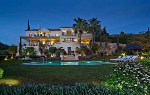 This property is set in the prestigious Marbella Club Golf Resort, a world class 18 hole golf course designed by Dave Tomas. There is also a club house and restaurant and championship horse riding facilities. The gated residential community with 24 h...