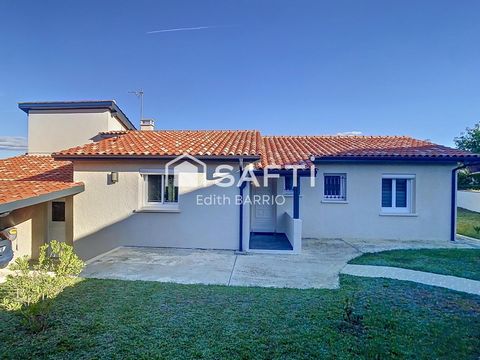 Découvrez cette grande maison en hauteur à PAVIE, entièrement rénovée et très bien entretenue. Elle offre un bel espace de vie lumineux avec cuisine ouverte sur salle à manger ainsi qu’un salon avec mezzanine, idéal pour créer son bureau ou avoir une...