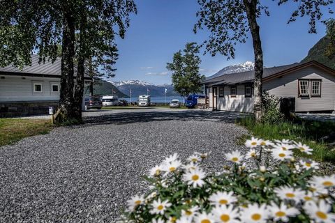 Välkommen till Læsø Ly, vårt semestercenter som ligger i en idyllisk miljö på Læsø Island, där natur, lugn och gemenskap kombineras för att erbjuda en lugn och trevlig semesterupplevelse. Perfekt för enskilda personer, små grupper, stora grupper elle...