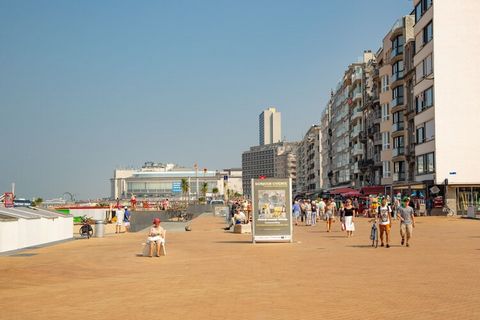 Wohnung mit einem Schlafzimmer im ersten Stock, großer Vorderterrasse und frontalem Meerblick. Im Gebäude befindet sich ein Fahrradunterstand. Liegt am verkehrsfreien Teil der Staumauer und ist fußläufig vom Zentrum aus zu erreichen.