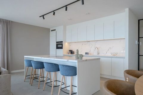 Dieses atemberaubende Apartment im 11. Stock bietet atemberaubende Ausblicke und modernen Komfort, perfekt für Familien oder Gruppen, die einen erholsamen Aufenthalt suchen. Das geräumige Wohnzimmer verfügt über eine gemütliche Sitzecke, einen Smart-...