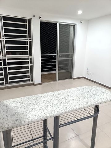 VENTA DE HERMOSO APARTAMENTO PARA ESTRENAR CON UN AREA DE 60MTS, 3 ALCOBAS LA PRINCIPAL CON VESTIER Y BAÑO, LAS OTRAS DOS ALCOBAS CON CLOSETS Y BAÑO SOCIAL, SALA COMEDOR, BALCON, COCINA ABIERTA, ZONA DE OFICIOS, TIENE REJAS DE SUGURIDAD.. LA UNIDAD T...