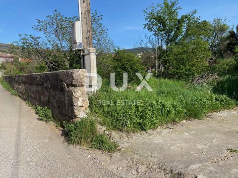 Location: Primorsko-goranska županija, Bakar, Hreljin. RIJEKA, HRELJIN - building plot 730 m2 for a family house!!! OPPORTUNITY!!! Building plot of 730 m2. The building plot has an access road from the asphalt road. The plot is located in a quiet and...