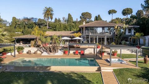 Situated in one of the most residential areas of Cannes, facing south/west, not overlooked and boasting remarkable sea views! This beautiful, modern and rather unique property has been completely renovated and offers spacious, light-filled reception ...