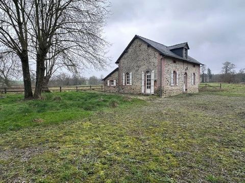 Située à Craon (53400), cette propriété captivante offre un cadre paisible et authentique pour les amoureux de la nature. Nichée dans un environnement préservé, la commune d'Athée séduit par son charme rural et sa tranquillité. Proche des commodités ...