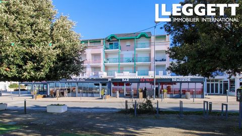 A33871CPI17 - This delightful studio apartment has a fabulous seafront location offering full sea views. The property sits very close to the market and local shops and above some of the popular restaurants in Fouras. The building is well maintained w...