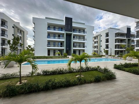 Dit appartement is gelegen in een appartementencomplex van vier verdiepingen met een bevoorrechte locatie en toegang tot de Autovía del Este. Slechts 15 minuten van Playa Caleta, La Romana en slechts ongeveer 55 minuten van de luchthaven van Punta Ca...