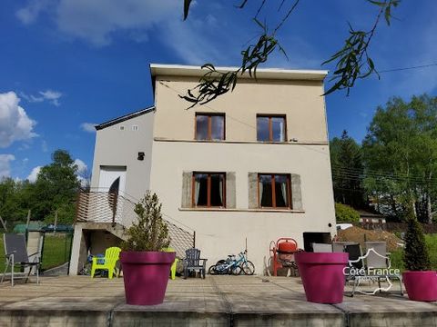 Exclusief voor Frankrijk. Ardennen 08 Sector Revin, wijk La Campagne. Huis van 75 m2 op 504 m2 grond. Deze woning bestaat uit: inkomhal met vestiaire, ingerichte keuken, woonkamer met pelletkachel, eetkamer, een slaapkamer, douchekamer. 1e verdieping...