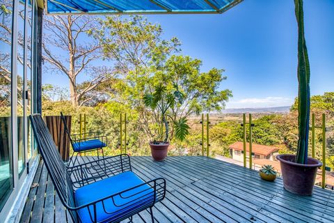 Modern Architectural Standalone Home with Breathtaking Mountain Views – $350,000 Discover a one-of-a-kind modern masterpiece in the lush mountains of Brasil de Mora, Costa Rica . This stunning three-story standalone home blends industrial elegance, c...