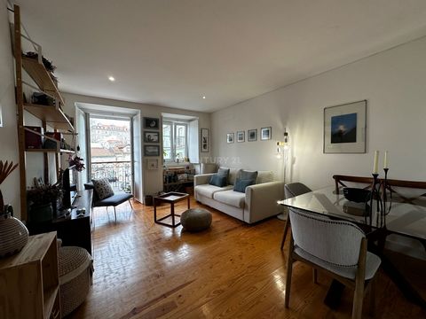 This excellent, fully renovated 2-room apartment offers a prime location in the heart of Lisbon. Located in a central area, the property benefits from excellent access and an excellent public transport network, ensuring convenience and ease of travel...