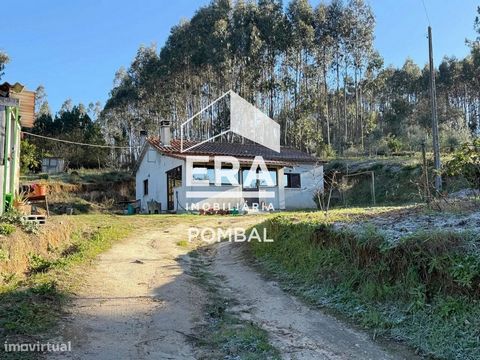 Villa de 3 chambres à reconstruire à quelques minutes de la ville de Pombal. La propriété se compose de 2 chambres, d’un salon, d’une cuisine avec cheminée, d’une salle de bains et d’une grande véranda fermée. La maison est située sur un terrain d’en...